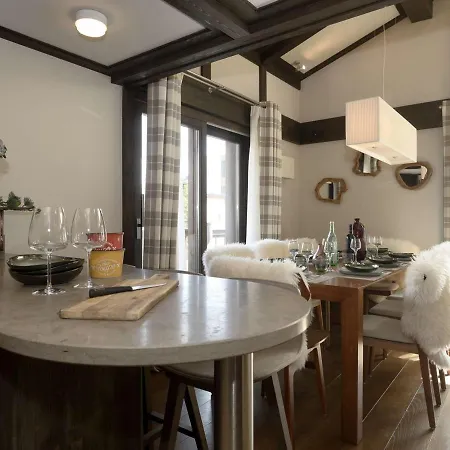 Duplex De 120 M² à 1650, Pour 8 Pers., Centre Station, Proche Pistes Avec Cheminée Et Parking - Fr-1-631-161