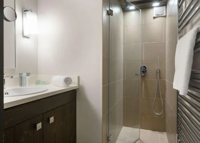 Duplex De 120 M² A 1650, Pour 8 Pers., Centre Station, Proche Pistes Avec Cheminee Et Parking - Fr-1-631-161 Apartment Courchevel