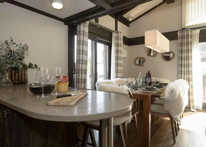 Duplex De 120 M² A 1650, Pour 8 Pers., Centre Station, Proche Pistes Avec Cheminee Et Parking - Fr-1-631-161