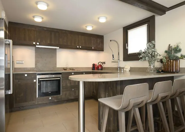 Apartment Duplex De 120 M² A 1650, Pour 8 Pers., Centre Station, Proche Pistes Avec Cheminee Et Parking - Fr-1-631-161