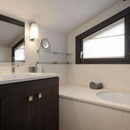 Duplex De 120 M² A 1650, Pour 8 Pers., Centre Station, Proche Pistes Avec Cheminee Et Parking - Fr-1-631-161 * Courchevel